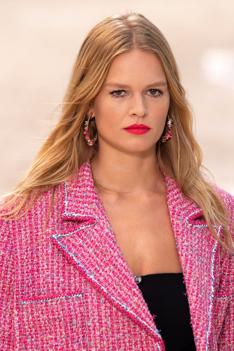 spring-summer-2019-hair-trends-natural-movement-chanel-imax-tree-1539006247