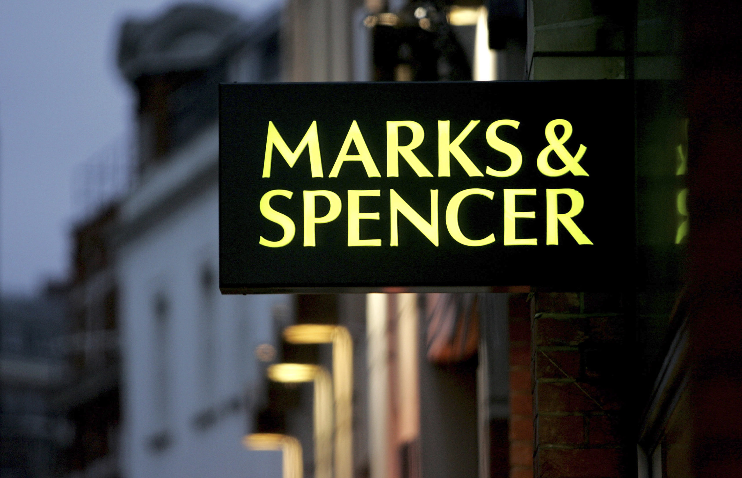 Marks & Spencer сократят 7000 сотрудников из-за финансового кризиса ...