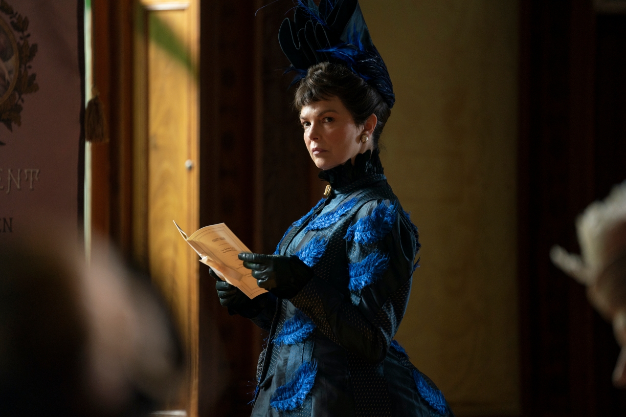 the-gilded-age-costumes-12