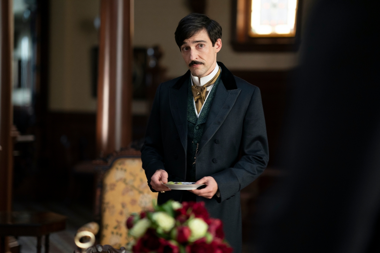 the-gilded-age-costumes-2
