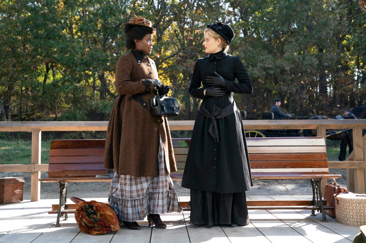 the-gilded-age-costumes-9